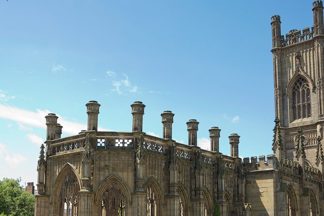 A Walk Through Time: History of Liverpool Walking Tour - Tour Duration and Group Size