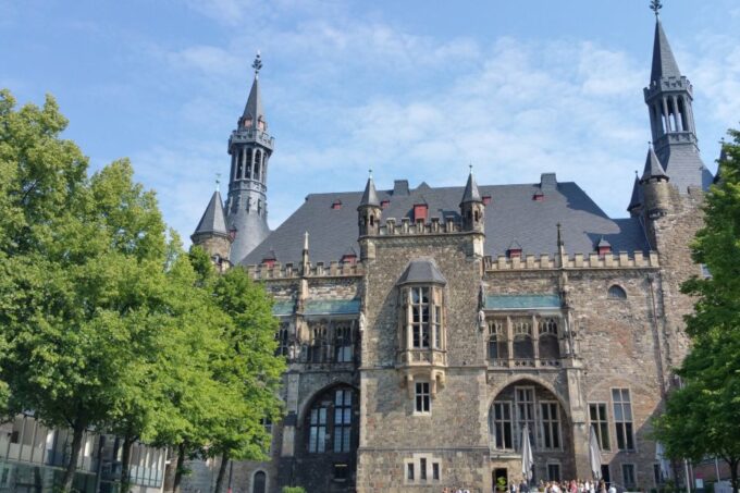 Aachen: First Discovery Walk and Reading Walking Tour - Customer Feedback and Ratings