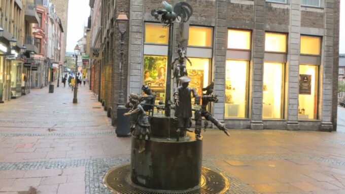 Aachen: Old Town Self-guided Fountain Rally - Exploring Aachens Fountains