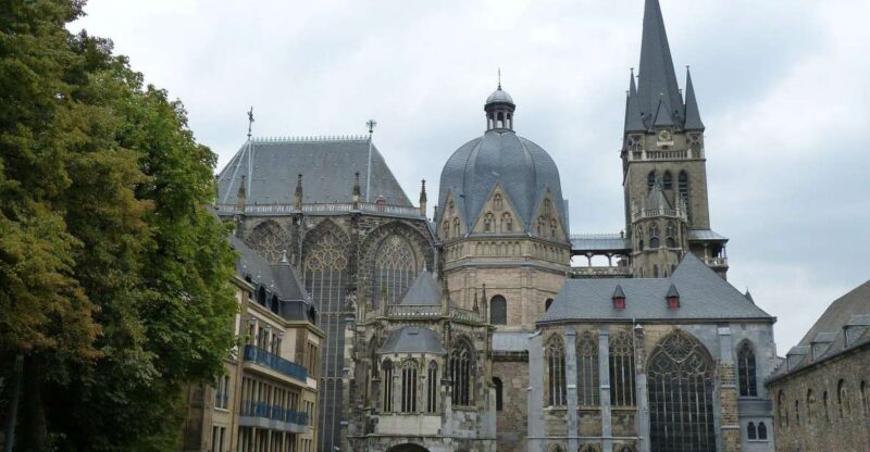 Aachen: Private Christmas Market Tour - Language Options