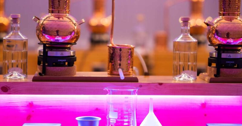 Aberdeen: Gin Distillery Discovery Tour With Welcome Drink - Gin Sampling and Crafting