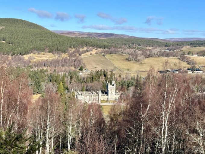 Aberdeenshire: Balmoral Cairns Walking Tour - Group Size and Language