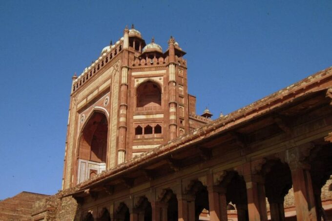 Abhaneri Step Well & Fatehpur Tour With Jaipur to Agra - Private Transportation