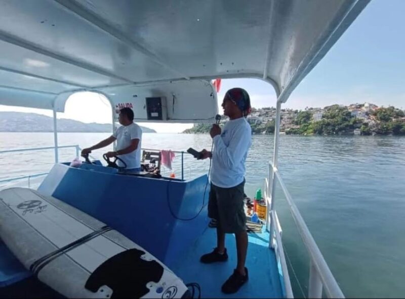 Acapulco: Crystal Bottom Boat Tour to La Roqueta Island - Activities and Amenities