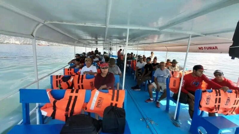 Acapulco: Crystal Bottom Boat Tour to La Roqueta Island - High Dive From Elephant Rock