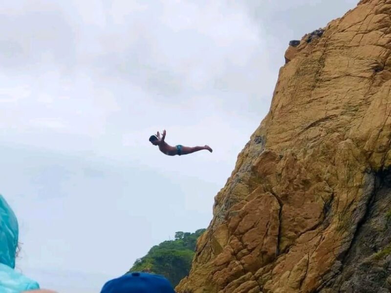 Acapulco: Express Cliff Diving Show Tour - Pricing and Reservation