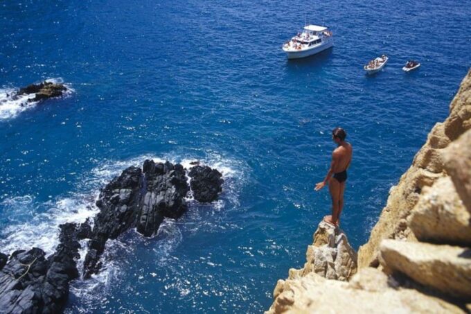 Acapulco: Express Cliff Diving Show Tour - Local Culture and Tradition