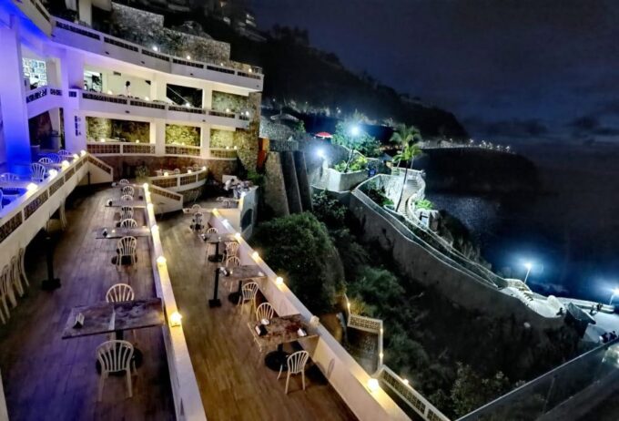 *Acapulco High Cliff Divers With 2 Drinks by Night - Booking and Cancellation Policy