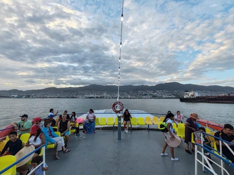 Acapulco: Sunset on Yacht Bonanza Tour - Included Amenities