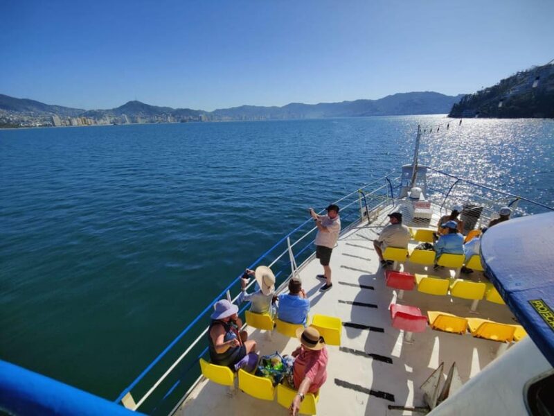 Acapulco: Sunset on Yacht Bonanza Tour - Live Tour Guide