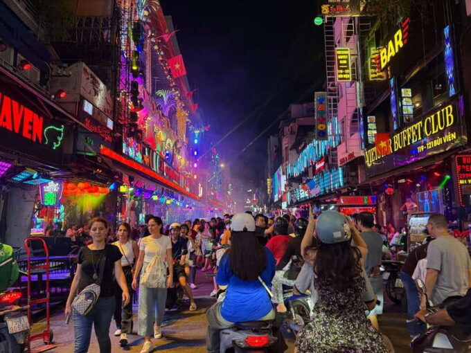 Acoustic Live Music And Street Food Tour With Female Guide - Booking and Cancellation Policy