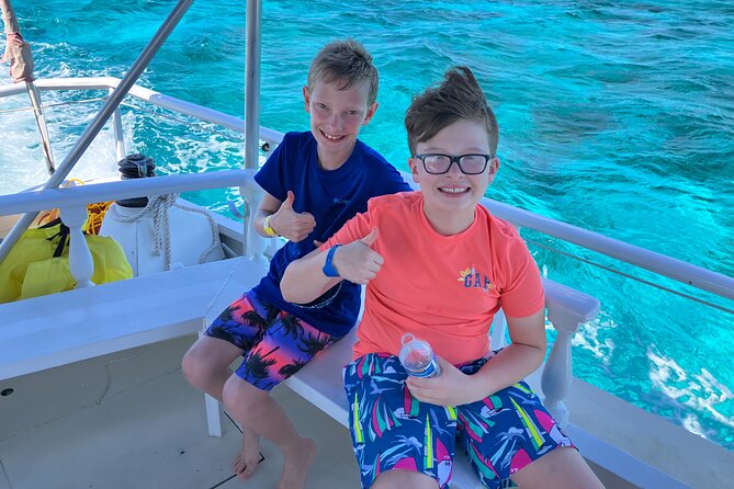 Acquarius Stingray City and Snorkel Tours - Crew and Equipment