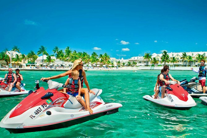 Actively Enjoy Marine Sports / Popular Flyboard + Selectable Marine Sports (Parasailing, Etc.) Round-Trip Hotel Transfer Included - Marine Sports Offered
