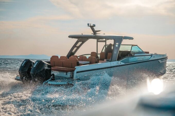Adamantas: Speedboat Day Trip With Snorkel, Meals & Open Bar - Included Amenities