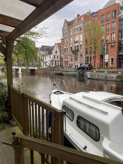 Adamboat: Cozy City Centre Cruise - Key Points