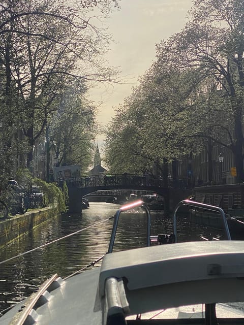 Adamboat: Cozy City Centre Cruise - Wine Tasting and Music