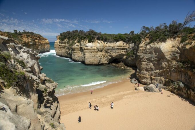 Adelaide to Melbourne: 3-Day Ultimate Overland Journey - Transfer and Accommodation