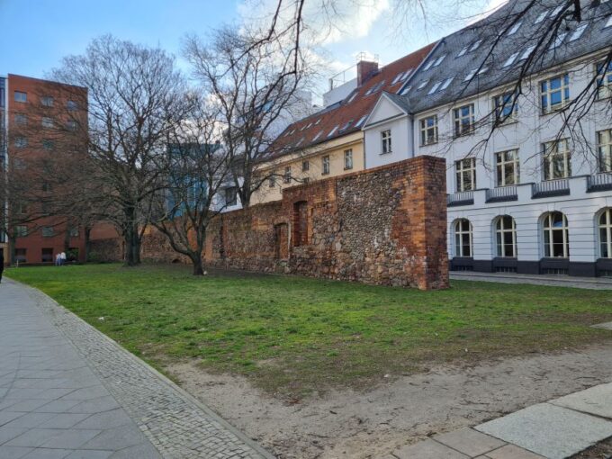 Adventourous Berlin With Medieval Elements and Urban Culture - Nikolaiviertel and Viewpoint
