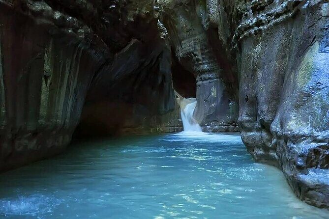 Adventure in the 7 Waterfalls + Typical Lunch and Transportation - The Cultural and Culinary Stop at the Stone Square