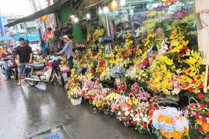 Adventure Motorbike Street Food Tour In Ho Chi Minh City - Night Flower Market and Street Food