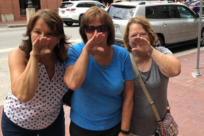 Adventurous Scavenger Hunt in Savannah by 3Quest Challenge - Navigating With Virtual Assistance