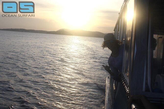 Afternoon Snorkel, Pizza & Sunset Tour Departing From St. Thomas & St. John - Crew Engagement and Entertainment
