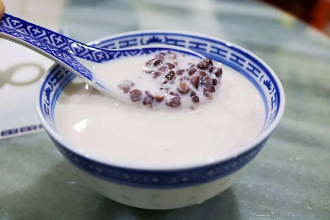 Afternoon Tea and Dessert Tour on the Huaihai Road in Shanghai - Sampling Chinese Mooncakes