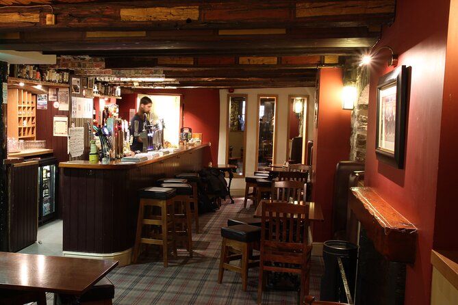Afternoon Whisky Tasting in a Traditional Edinburgh Bar - Hosts Expertise and Approach