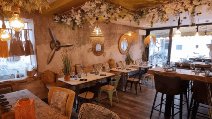 Agen or Pau Food Walking Tour : Discover Sud-Ouest Flavors - Discovering the Vibrant Atmosphere of Les Halles De Pau