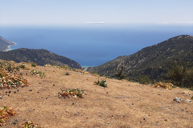 AGIA ROUMELI-PAPOURA Peak, Hike Adventure - Navigating the Rugged Terrain