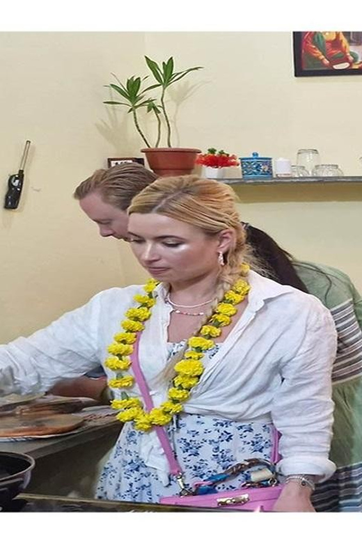 Agra: Cooking Session Wine and Dine With Local Family - Family Interaction