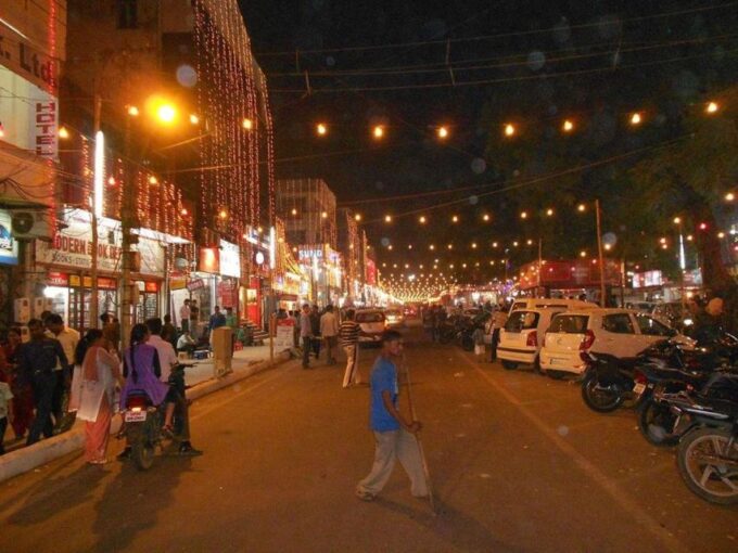 Agra Evening Tour With Sunset View Taj Mahal - Cuisine and Entertainment