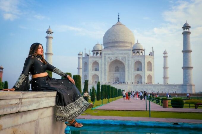 Agra Hidden Gems and Heritage Walking Tour - Visiting Mankameshwar Temple