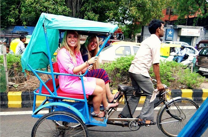 Agra Night: Street Food and Walking Tour With Guide - Authentic Guides Make All the Difference