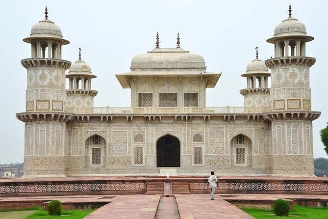 Agra Overnight Tour 01 Night 02 Days From New Delhi - Meeting and Pickup