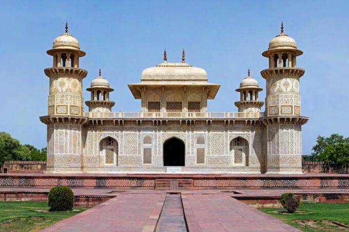 Agra: Skip-The-Line Sunrise Taj Mahal With Mausoleum Tour - Guided Tour With Local Expert