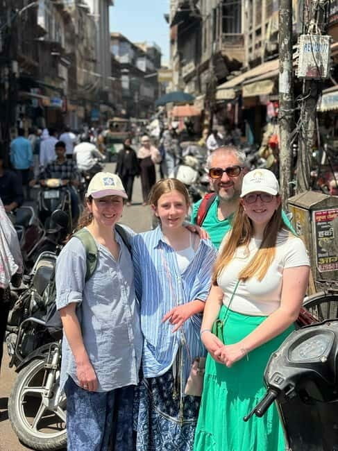 Agra: Street Food Walking Tour, Spice Market, & Tuk-tuk Ride - The Spice Market: A Sensory Feast