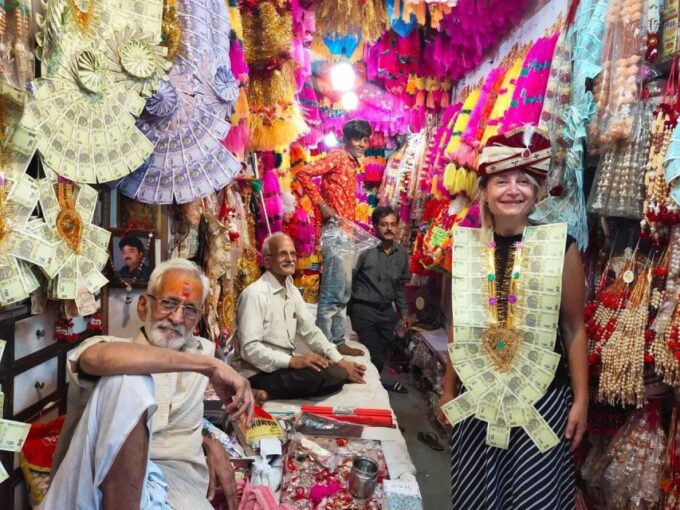 Agra: Street Food Walking Tour With Spice Market or Guide - Guided Tours and Visits