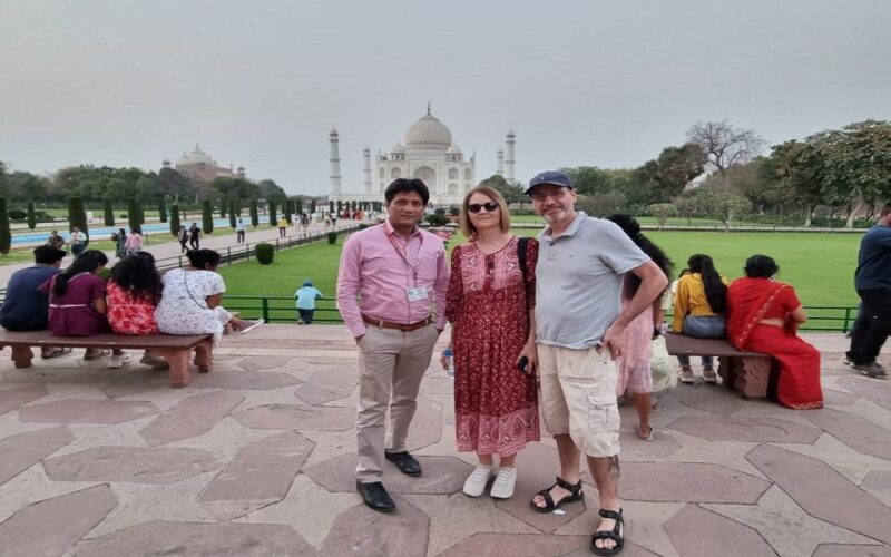 Agra: Taj Mahal Guided Tour With Lunch at 5-Star Hotel - Itinerary and Experience