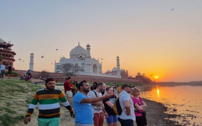 Agra: Taj Mahal Guided Tour With Lunch at 5-Star Hotel - Accessibility and Languages