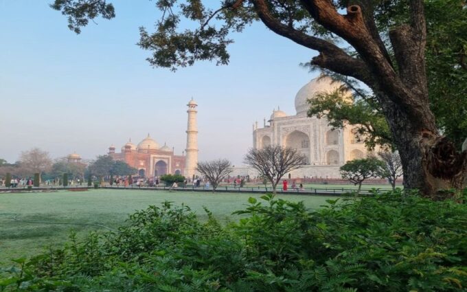 Agra: Taj Mahal Guided Tour With Lunch at 5-Star Hotel - Group Booking Options