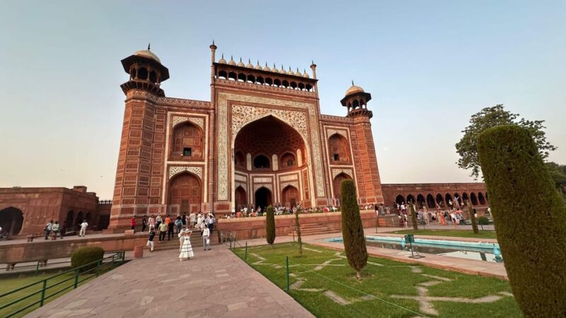 Agra to Fatehpur Sikri Day Tour Car and Guide - Key Points