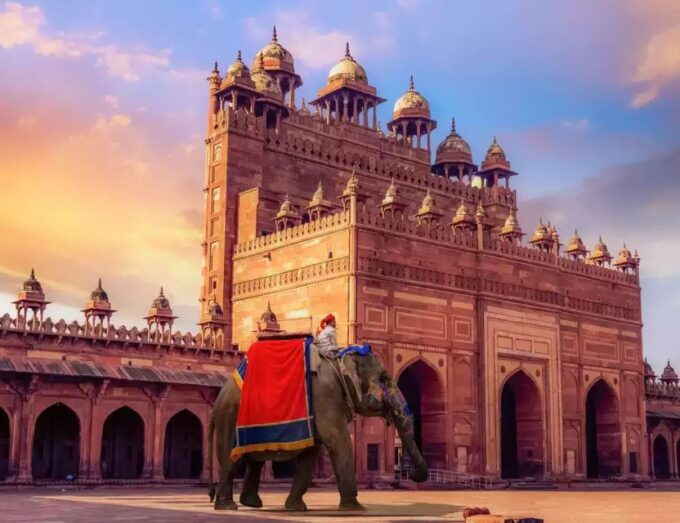 Agra to Jaipur Cab via Fatehpur Sikri & Abhaneri Stepwell - Scenic Drive to Agra