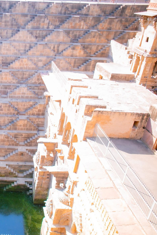 Agra: Transfer Agra To Jaipur Via Fatehpur Sikri & Stepwell - Included Services