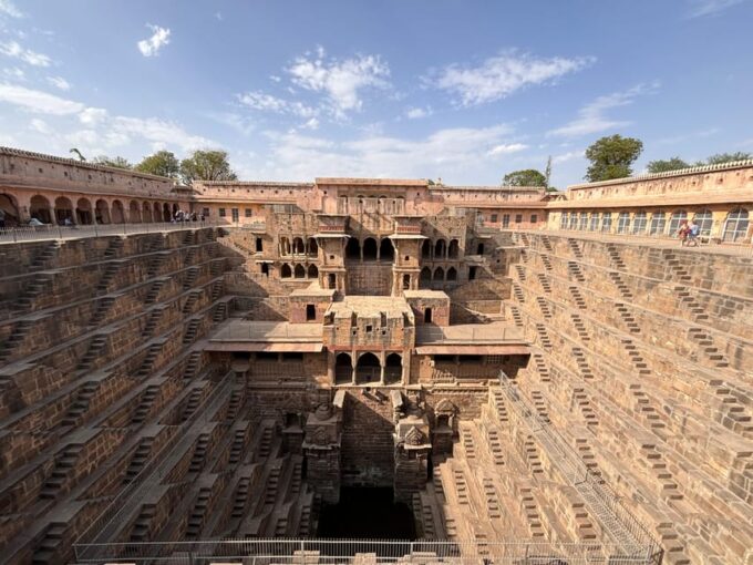 Agra: Transfer Agra To Jaipur Via Fatehpur Sikri & Stepwell - Frequently Asked Questions
