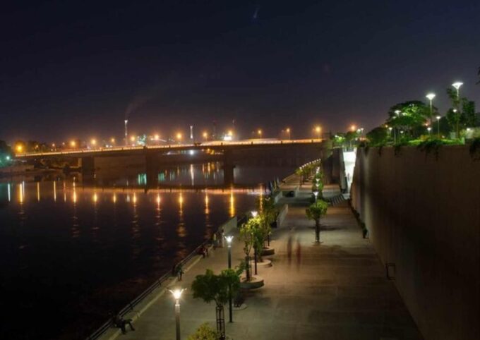 Ahmedabad Night Walk (2 Hours Guided Walking Tour) - Unique Infotainment Experience