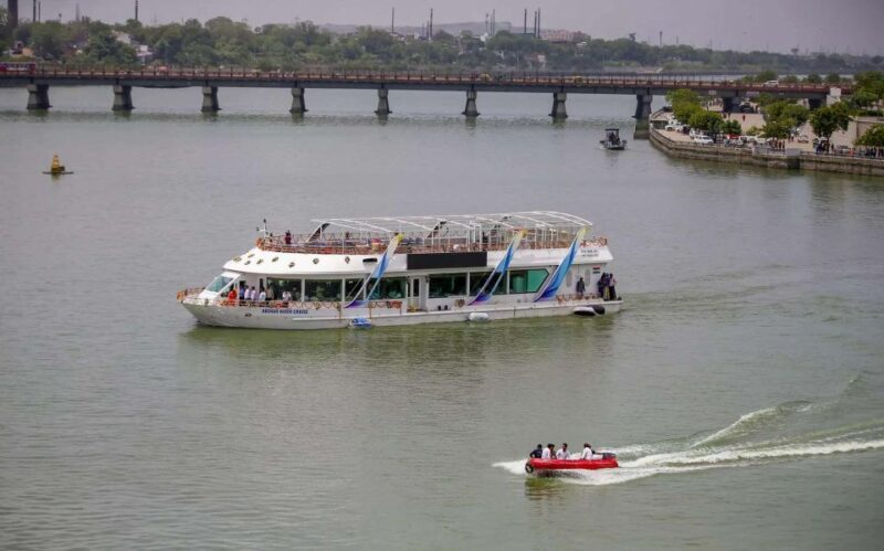 Ahmedabad: Sabarmati Riverfront Cruise With Dinner & Music - Key Points