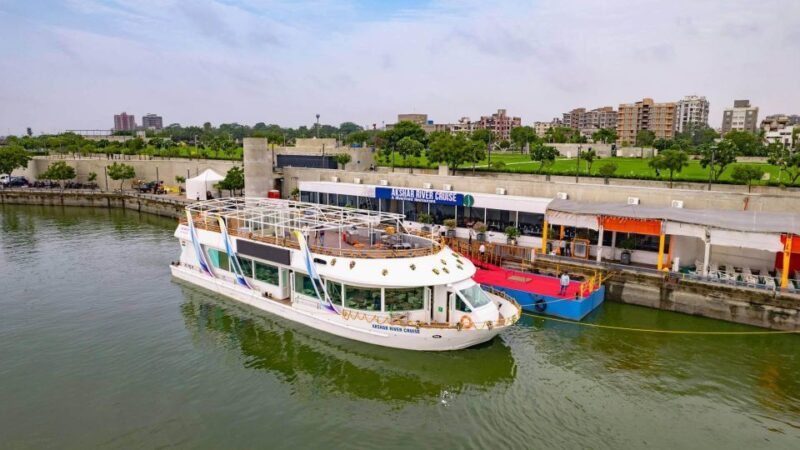 Ahmedabad: Sabarmati Riverfront Cruise With Dinner & Music - Experience Highlights