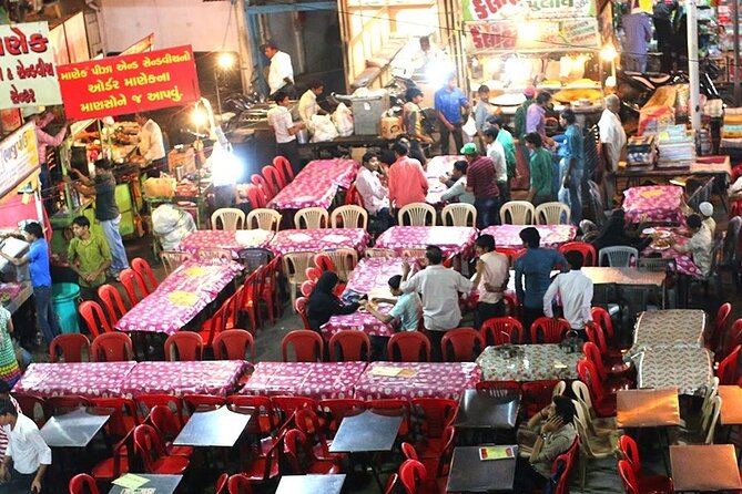 Ahmedabads Colorful Manek Chowk Bazaar - Transformation Throughout the Day
