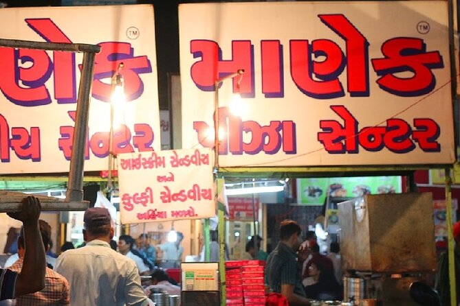 Ahmedabads Colorful Manek Chowk Bazaar - Tour Inclusions and Amenities